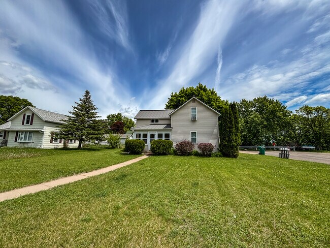 3 Division St in Chippewa Falls, WI - Building Photo - Building Photo
