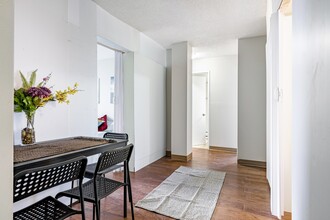 2241-2214 14 St SW in Calgary, AB - Building Photo - Building Photo