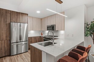 166 N Aberdeen St in Chicago, IL - Building Photo