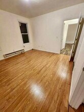 5 Woodbine St, Unit 2 in Worcester, MA - Foto de edificio - Building Photo