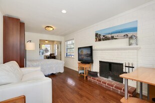 908 8th St, Unit B in Hermosa Beach, CA - Building Photo