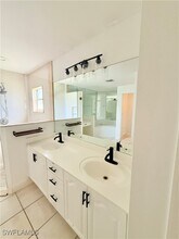 7532 Cameron Cir in Ft. Myers, FL - Building Photo - Building Photo