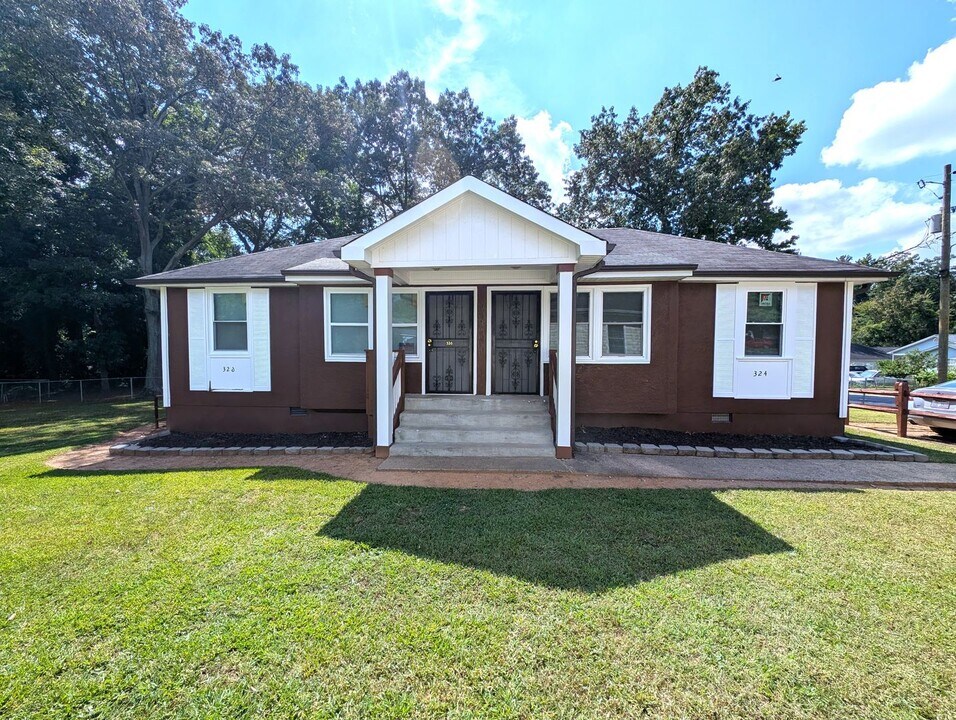 324 Honeywood Ave in Charlotte, NC - Building Photo