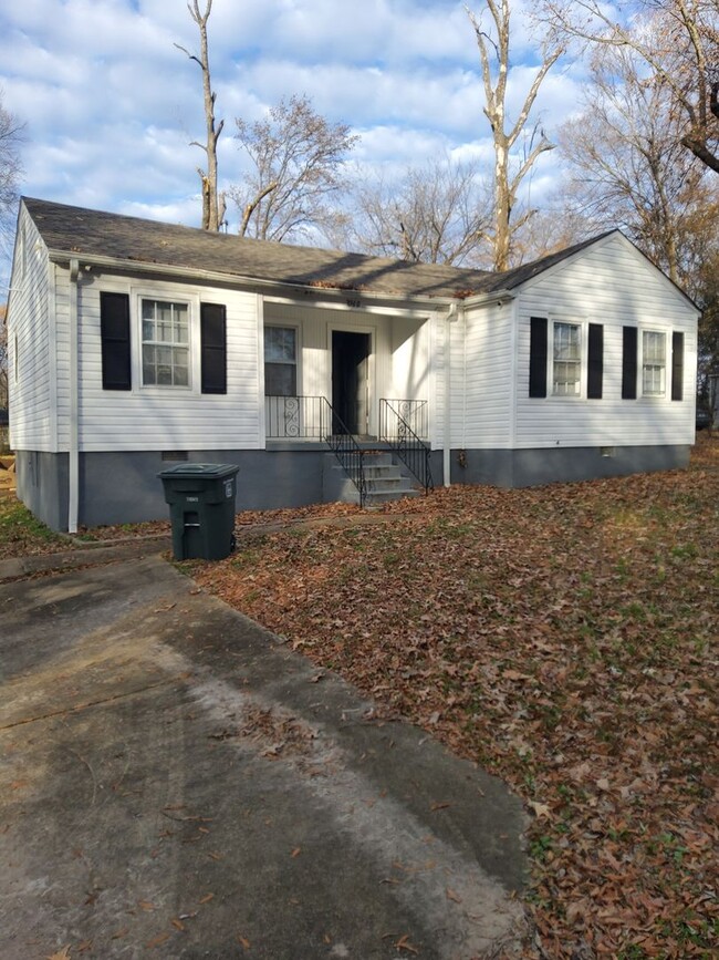 property at 3960 E Whitehaven Park Cir