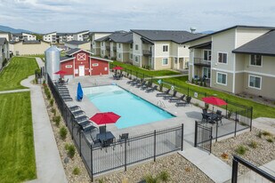 Bluegrass Farms Apartments in Post Falls, ID - Building Photo