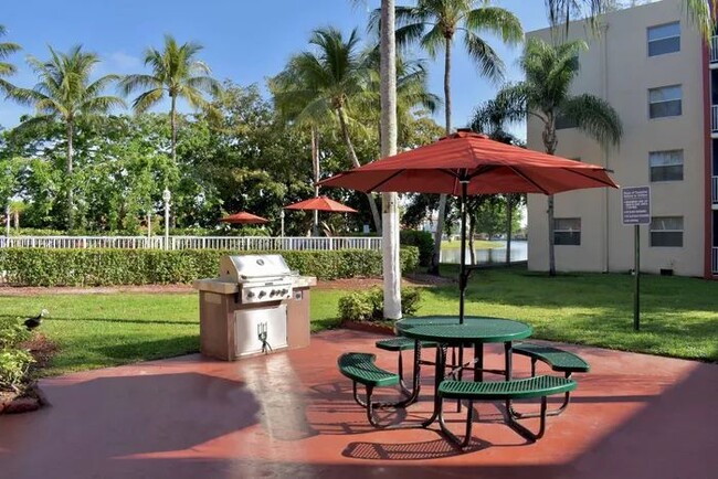 12245 SW 18th Terrace in Miami, FL - Building Photo - Building Photo