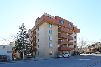 114 13 Av NW in Calgary, AB - Building Photo - Building Photo