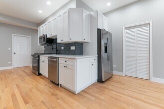 1303 W Flournoy St in Chicago, IL - Building Photo - Building Photo