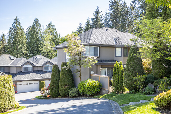 2990 Panorama Dr in Coquitlam, BC - Building Photo - Building Photo