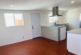 6393 Desert Queen Ave in Twentynine Palms, CA - Foto de edificio - Building Photo