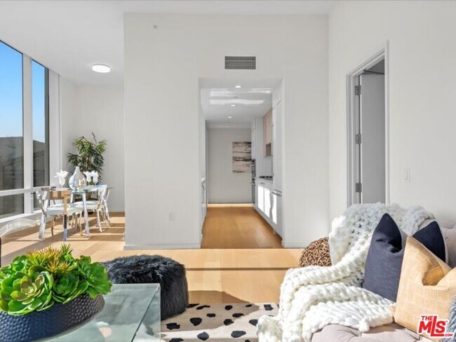 877 Francisco St in Los Angeles, CA - Building Photo - Building Photo