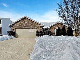 930 W Jameson Ct in Trenton, OH - Building Photo