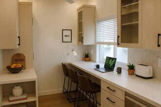 5145 Yarmouth Ave in Encino, CA - Building Photo - Building Photo