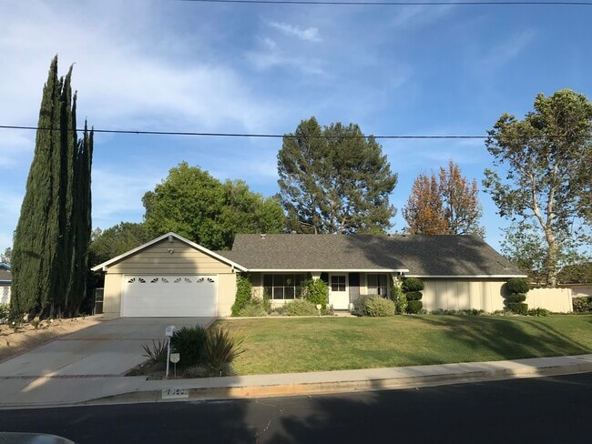 7150 Scarborough Peak Dr in Los Angeles, CA - Building Photo - Building Photo