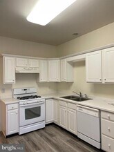 107 Warwick Rd in West Windsor Township, NJ - Foto de edificio - Building Photo