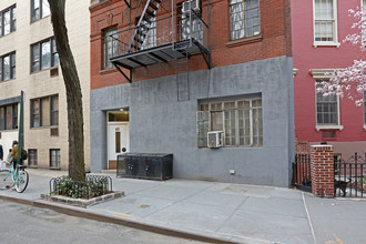 45 Morton St in New York, NY - Building Photo - Building Photo