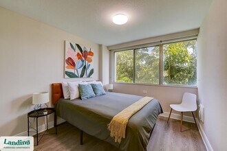 305 Dr. M.L.K. Jr St S, Unit 222 in St. Petersburg, FL - Foto de edificio - Building Photo