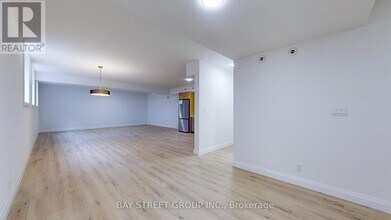 242 Mt Pleasant St in Brantford, ON - Building Photo - Building Photo