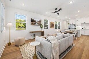 1324 Van Buren Ave in Fayetteville, AR - Building Photo