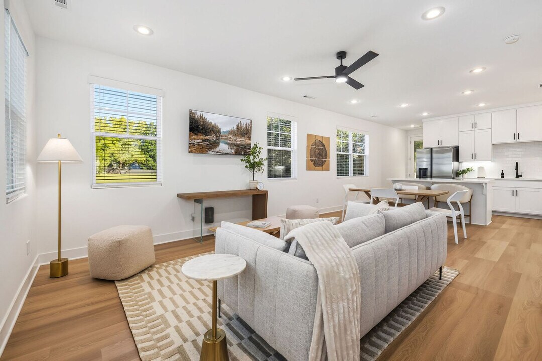 1324 Van Buren Ave in Fayetteville, AR - Foto de edificio