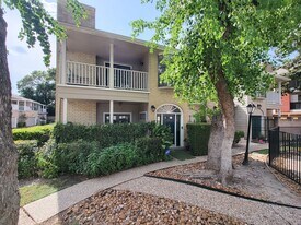2220 Bering Dr in Houston, TX - Building Photo