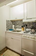 1265 Beacon St, Unit A3 in Brookline, MA - Foto de edificio - Building Photo