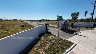 2808 Charlie Rd in Weslaco, TX - Building Photo