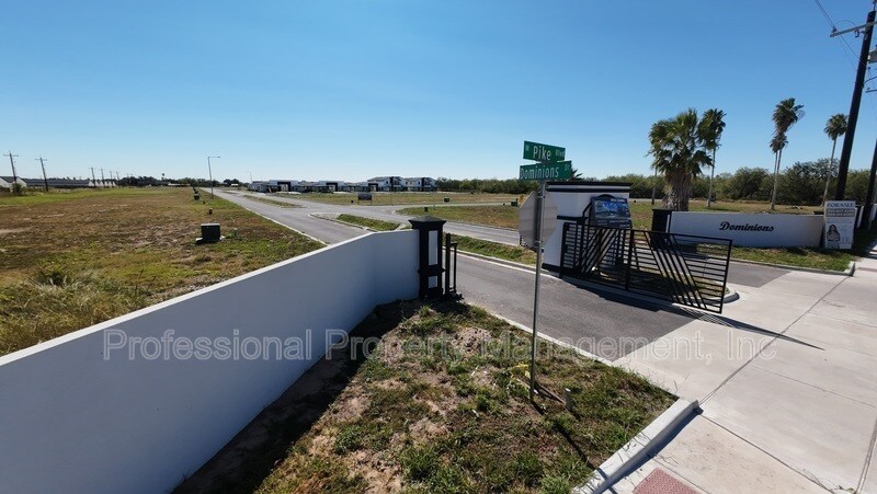 2808 Charlie Rd in Weslaco, TX - Building Photo