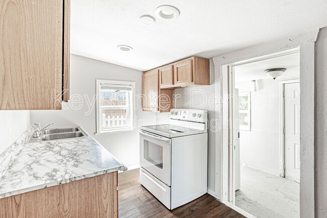 1301 Kenton St in Aurora, CO - Building Photo - Building Photo