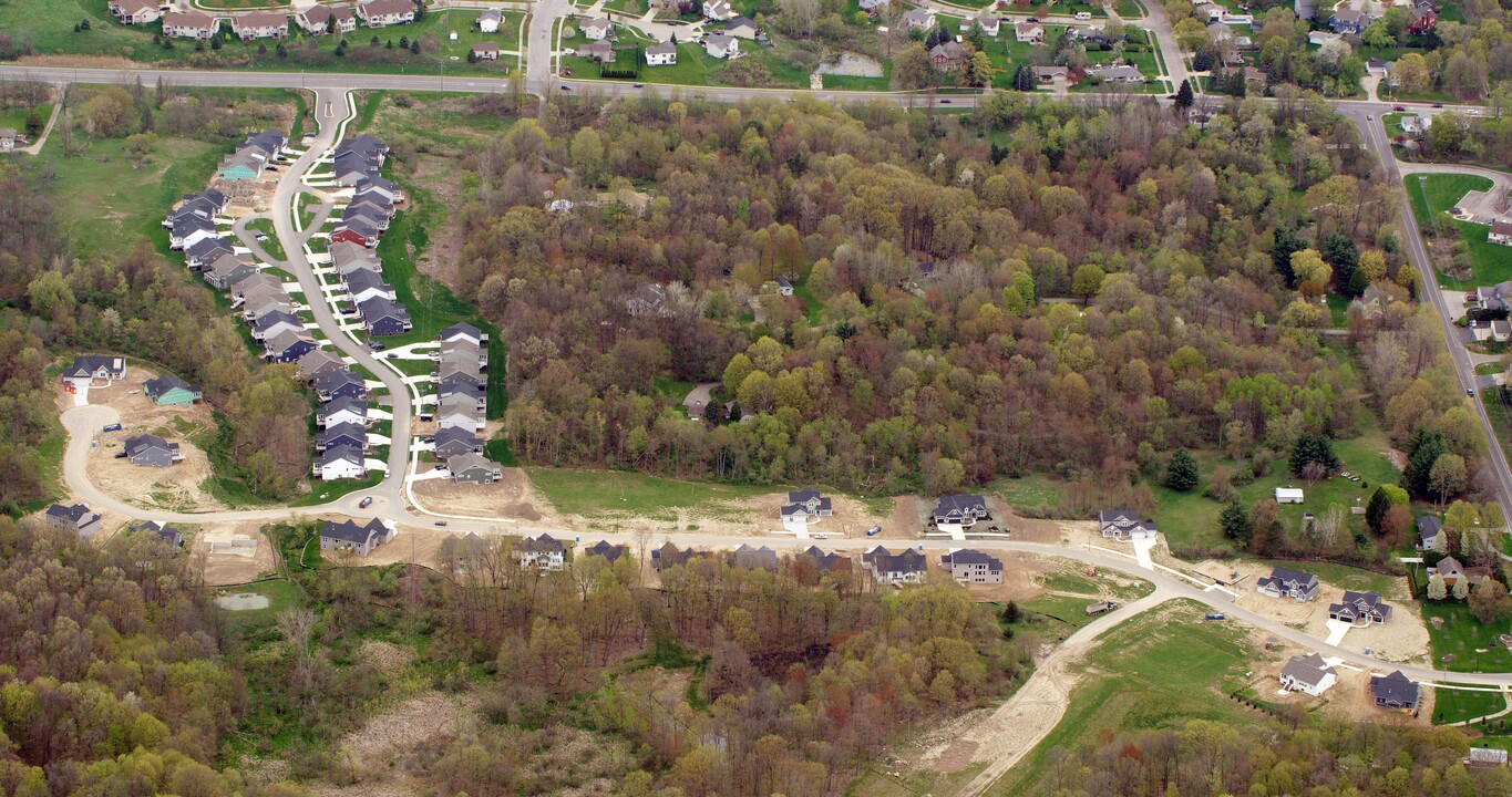 Autumn Trails in Rockford, MI - Building Photo