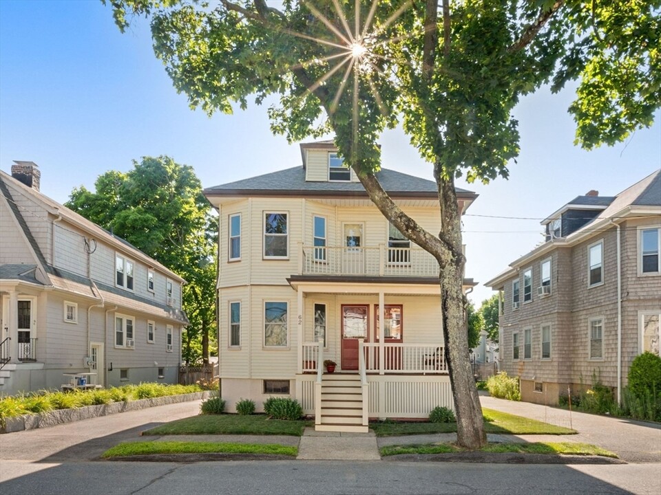 62-64-64 Flett Rd in Belmont, MA - Foto de edificio