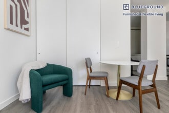 21 E Chestnut St in Chicago, IL - Foto de edificio - Building Photo