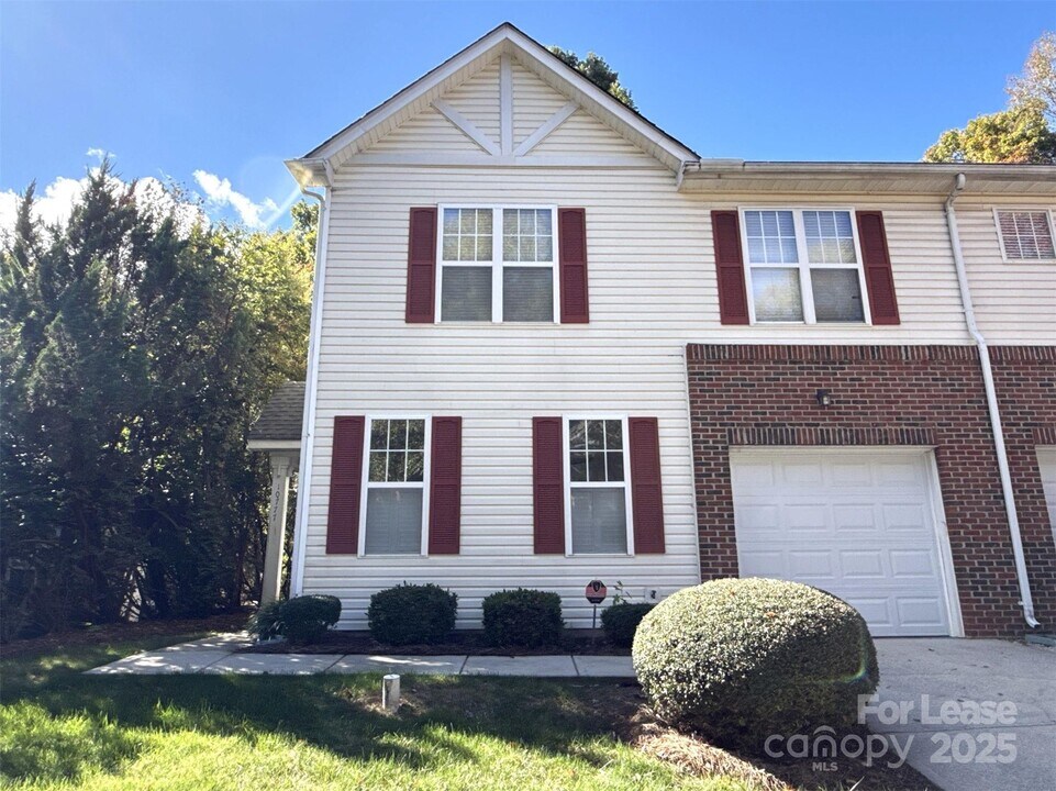 10777 Essex Hall Dr in Charlotte, NC - Foto de edificio