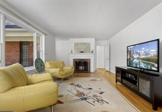 5612 Massachusetts Ave in Bethesda, MD - Foto de edificio - Building Photo