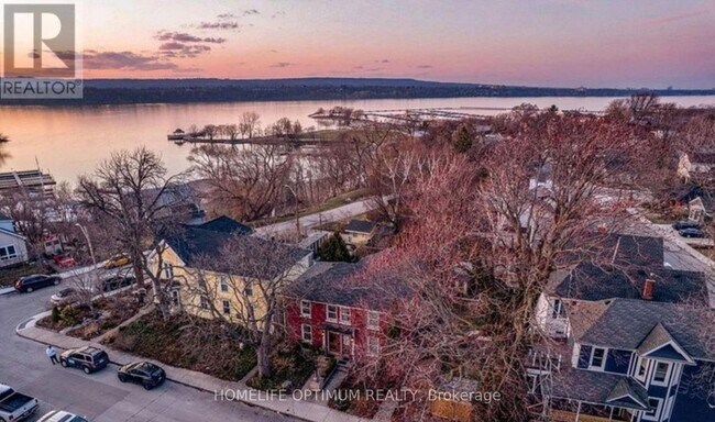 78 Ferrie St W