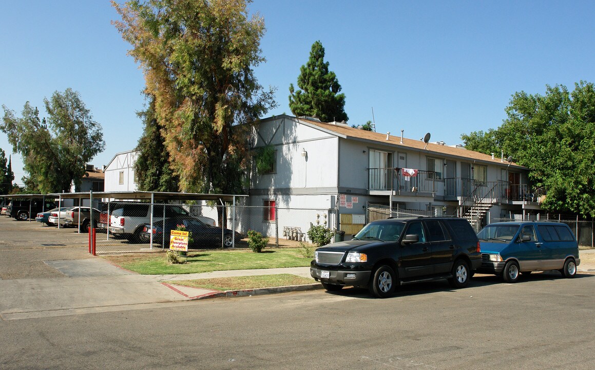 4516-4526 E Harvey Ave in Fresno, CA - Building Photo