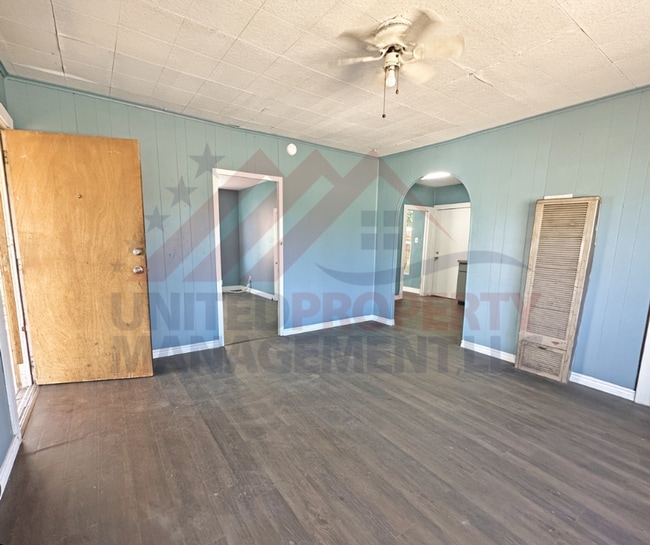 property at 511 W Bonbright St