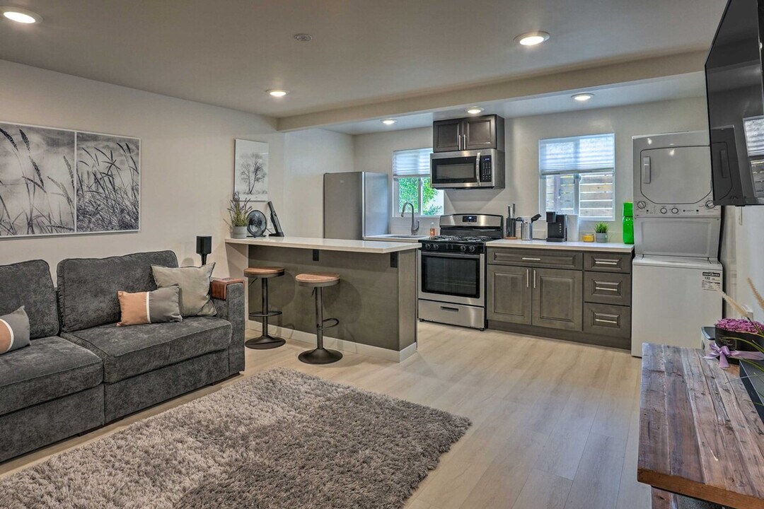 2715 MacArthur Blvd in Oakland, CA - Building Photo