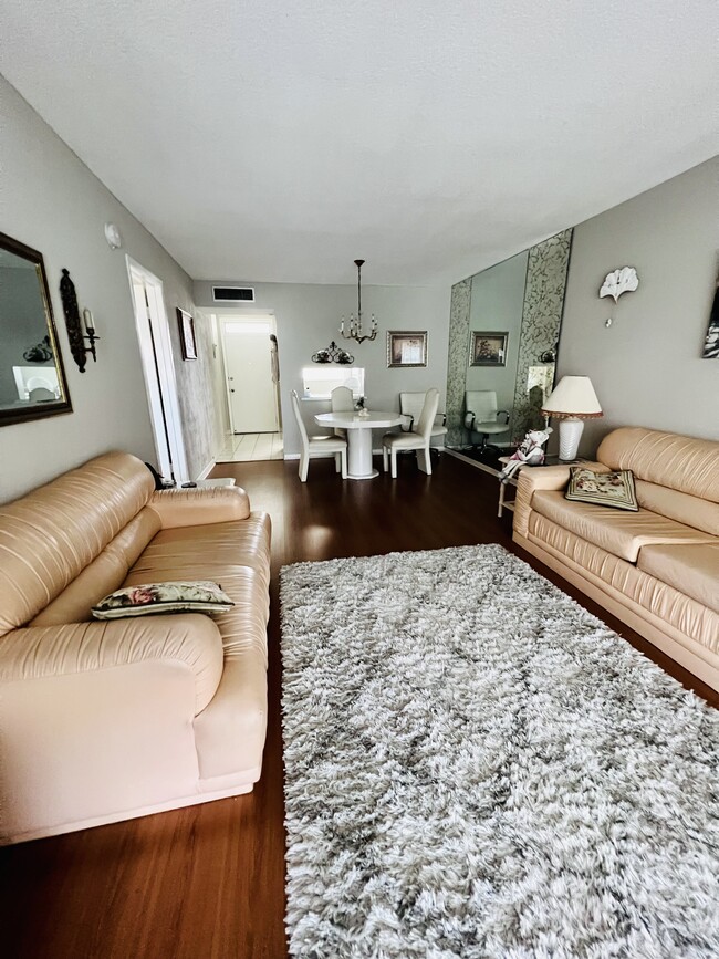 2900 NW 47th Ter in Lauderdale Lakes, FL - Building Photo - Building Photo