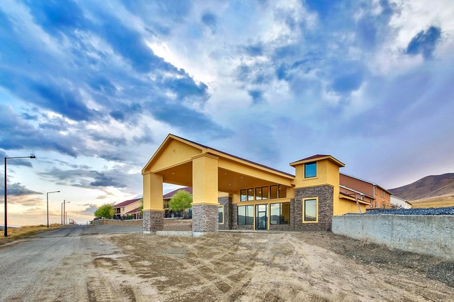 High Ground Village & Courtyard Apartments in Winnemucca, NV - Building Photo - Building Photo