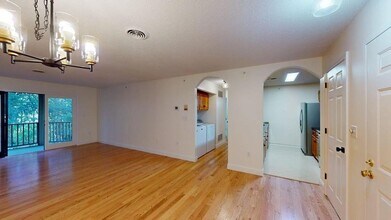 5 Bartemus Trail in Nashua, NH - Building Photo - Building Photo