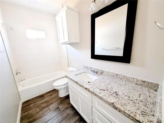 5709 Sandpiper Ave, Unit 2 in McAllen, TX - Building Photo - Building Photo