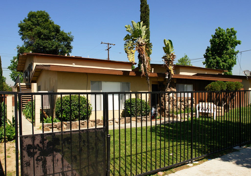 917 N Vineyard Ave in Ontario, CA - Building Photo