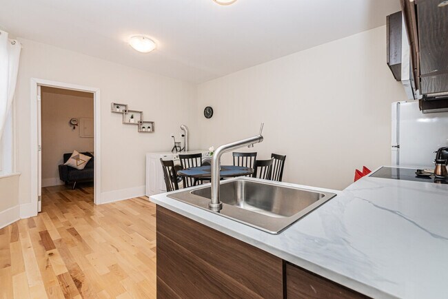 988 Rue Saint-Philippe in Montréal, QC - Building Photo - Building Photo