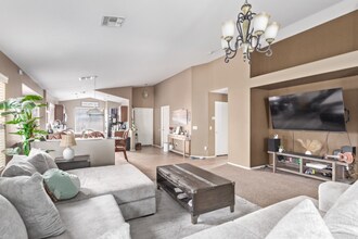 10210 W Veliana Way in Tolleson, AZ - Foto de edificio - Building Photo