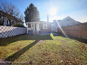 285 Lyndwood Ave in Wilkes-Barre, PA - Foto de edificio - Building Photo