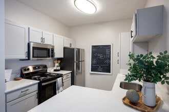 The Columns at Pilgrim Mill in Cumming, GA - Building Photo - Interior Photo