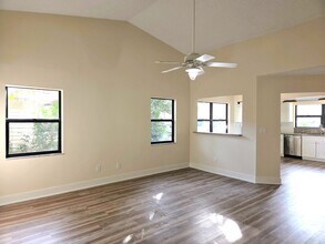 1717 Needles Ln E in Largo, FL - Building Photo - Building Photo