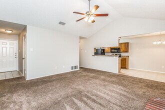 616 Cumberland Dr in Burleson, TX - Foto de edificio - Building Photo