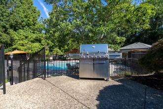 Aspenwood Apartments in Louisville, KY - Building Photo - Building Photo